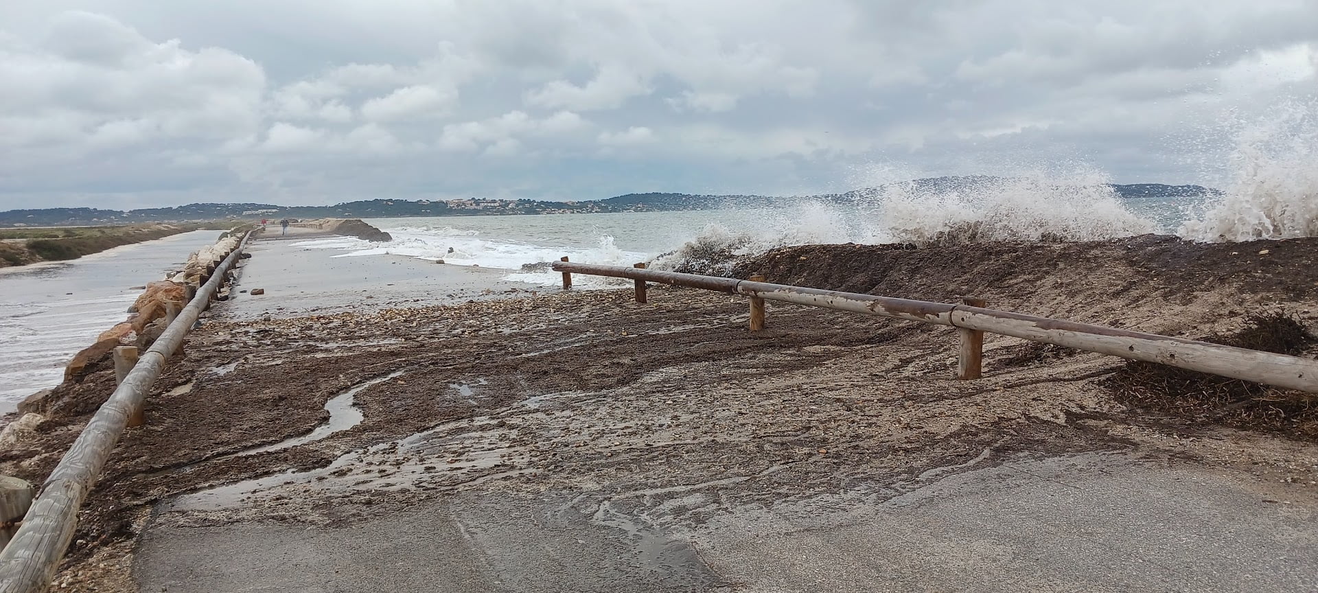 La route du Sel attaquée par la mer