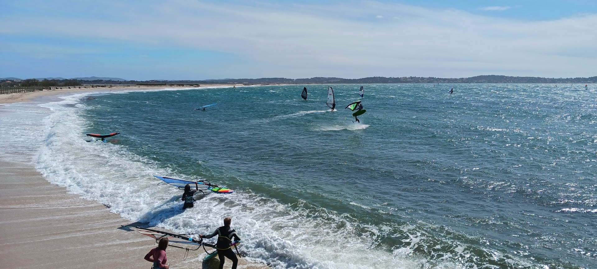 Jour de windsurf à l'Almanarre - copywriter Tourisme freelance Georges Vigreux